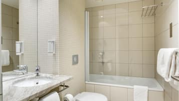 Queen Room with Mountain View | Bathroom | Eco-friendly toiletries, hair dryer, towels, toilet paper