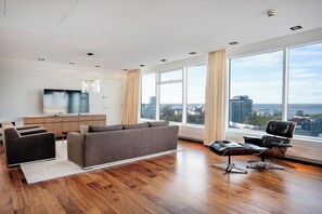 Room - Hilton Reykjavik (Reykjavik)