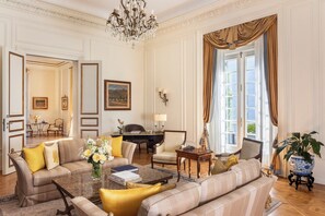 Egyptian cotton sheets, premium bedding, minibar, in-room safe