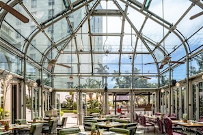 2 restaurants; breakfast, lunch, dinner and brunch served  - Four Seasons Hotel Buenos Aires (Buenos Aires)