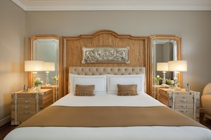 Suite, 1 King Bed (Owner) | Egyptian cotton sheets, premium bedding, minibar, in-room safe