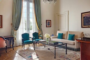 Egyptian cotton sheets, premium bedding, minibar, in-room safe - Four Seasons Hotel Buenos Aires (Buenos Aires)