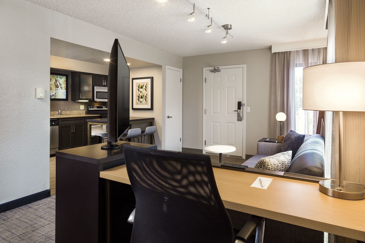 1 bedroom, in-room safe, desk, laptop workspace