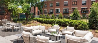 Courtyard by Marriott Chicago at Medical District/UIC