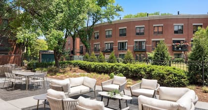 Courtyard by Marriott Chicago at Medical District/UIC