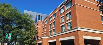 Courtyard by Marriott Chicago at Medical District/UIC