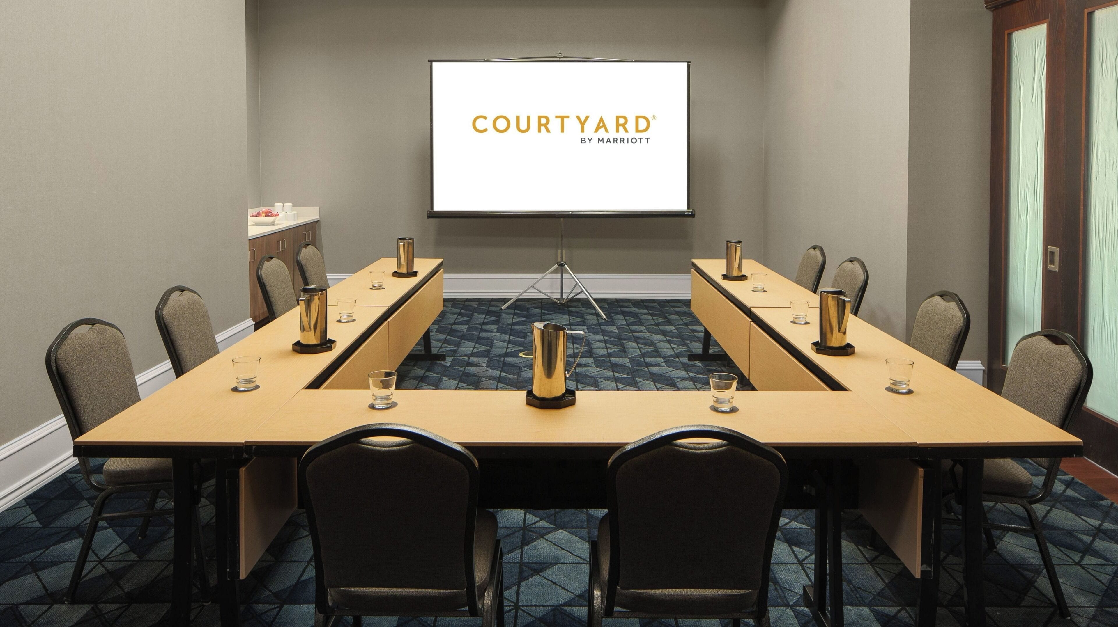 Photo - Courtyard by Marriott Chicago at Medical District-UIC