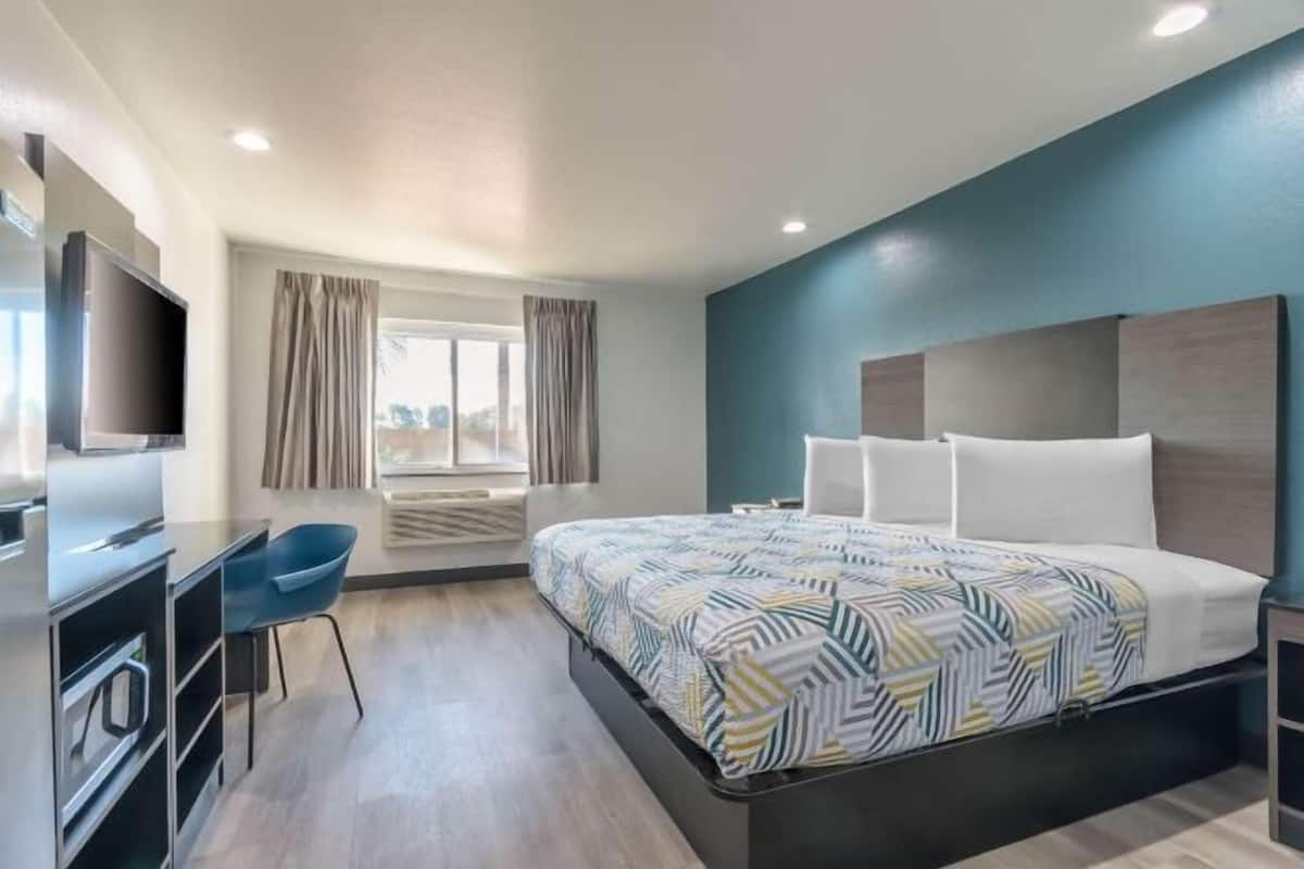 In-room safe, desk, laptop workspace, iron/ironing board