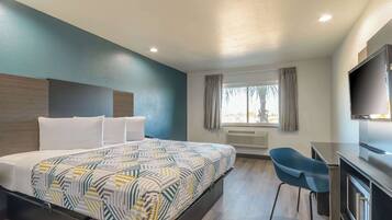 Zimmersafe, Schreibtisch, laptopgeeigneter Arbeitsplatz