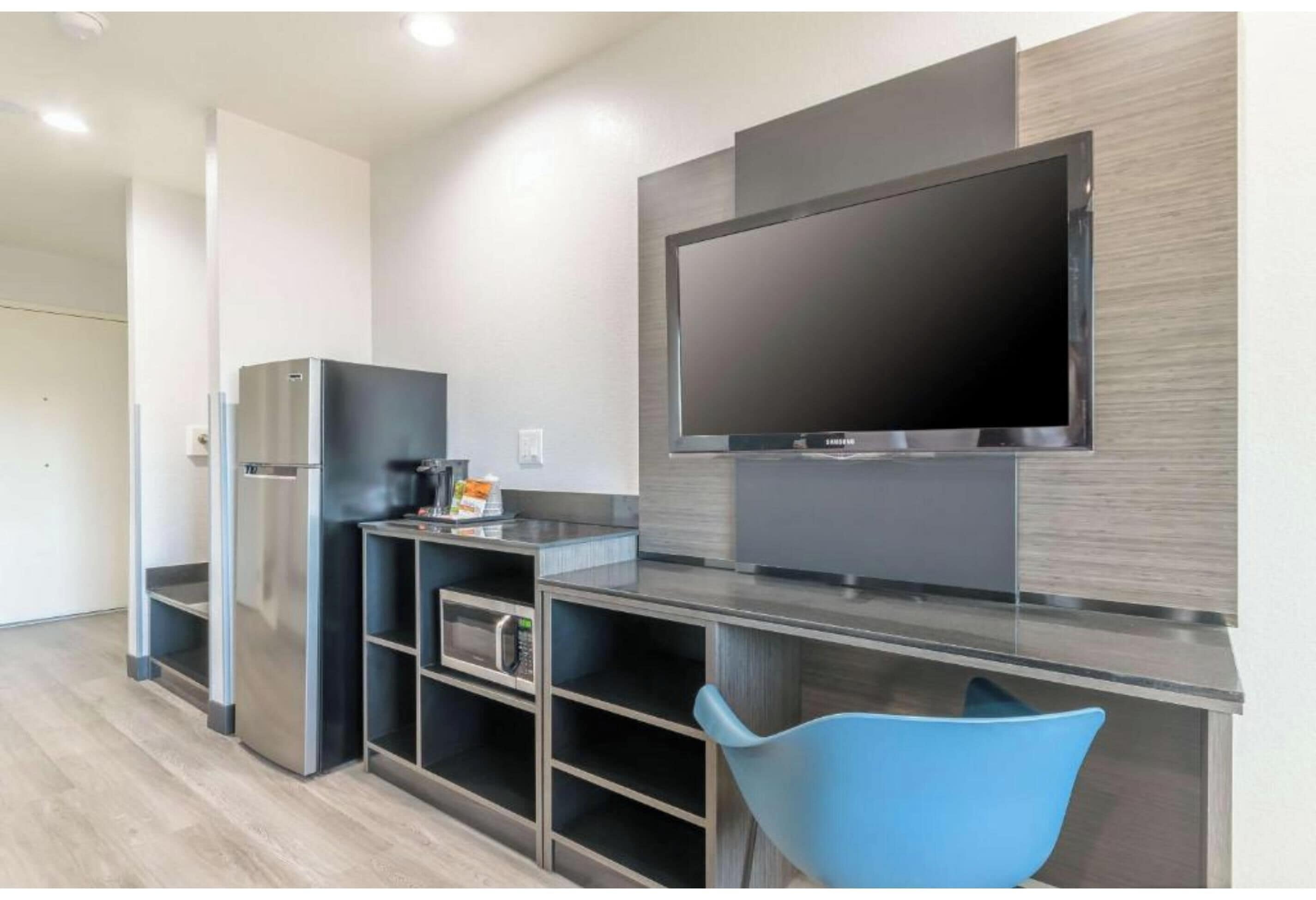 Fridge, microwave, stovetop, coffee/tea maker