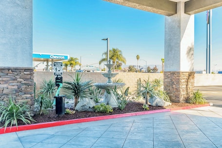 Exterior. Studio 6 Suites Perris, CA