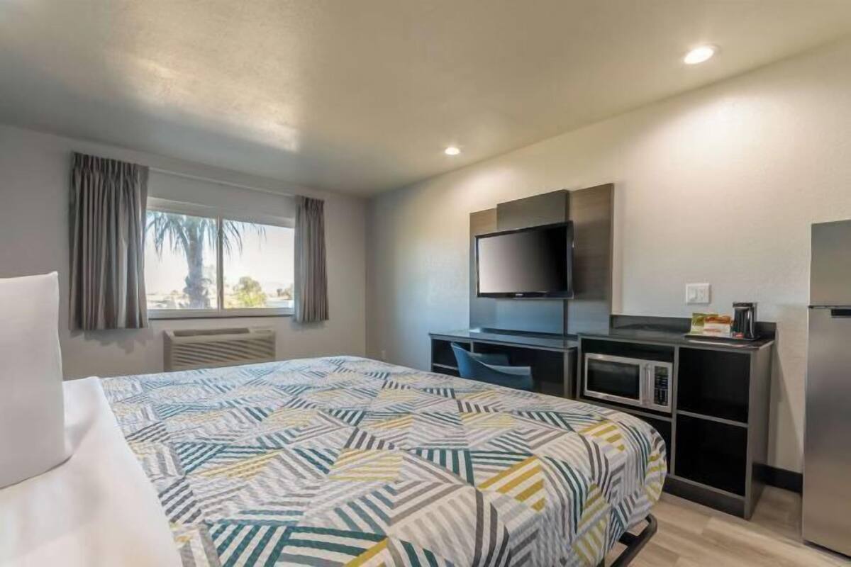 In-room safe, desk, laptop workspace, iron/ironing board