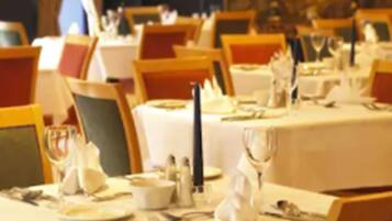 Breakfast, lunch and dinner served