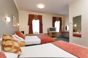 Premium bedding, desk, iron/ironing board, free WiFi