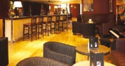 Pery's Hotel