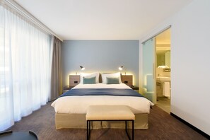 Extra Large Double room | Premium bedding, minibar, in-room safe, desk - Astra Hotel Vevey (Vevey)