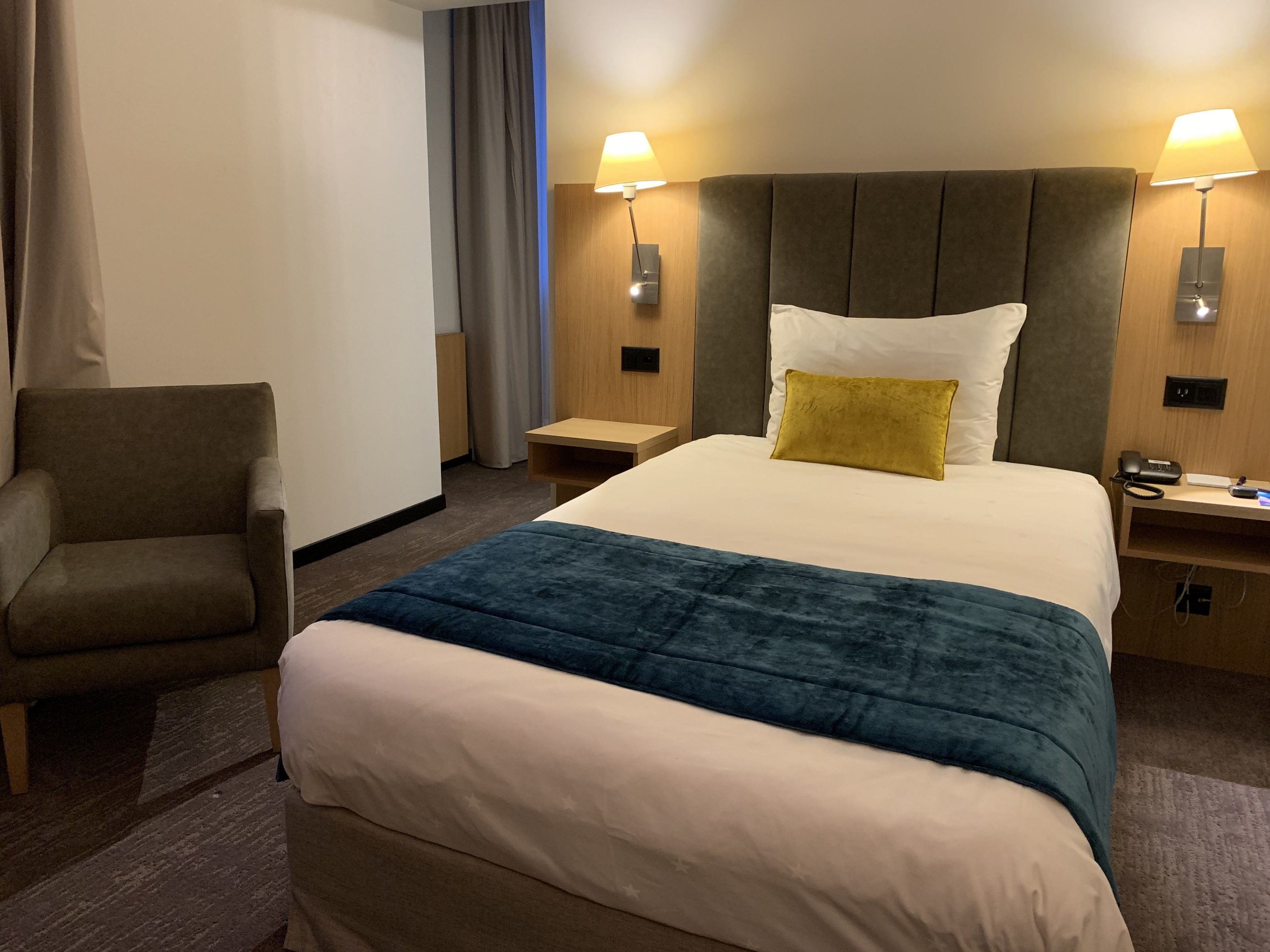 Luxe beddengoed, een minibar, een kluis op de kamer, een bureau