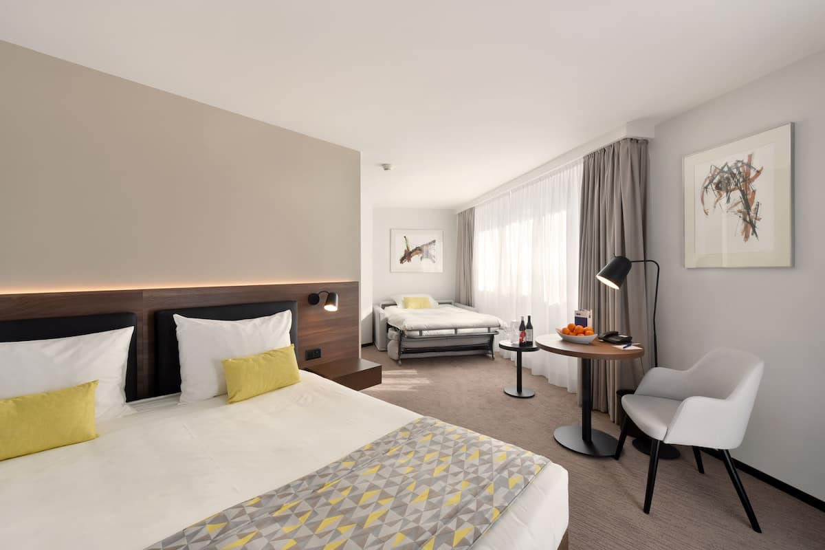 Premium bedding, minibar, in-room safe, desk