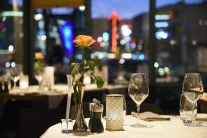 2 restaurants, breakfast, lunch, dinner served; international cuisine - Astra Hotel Vevey (Vevey)