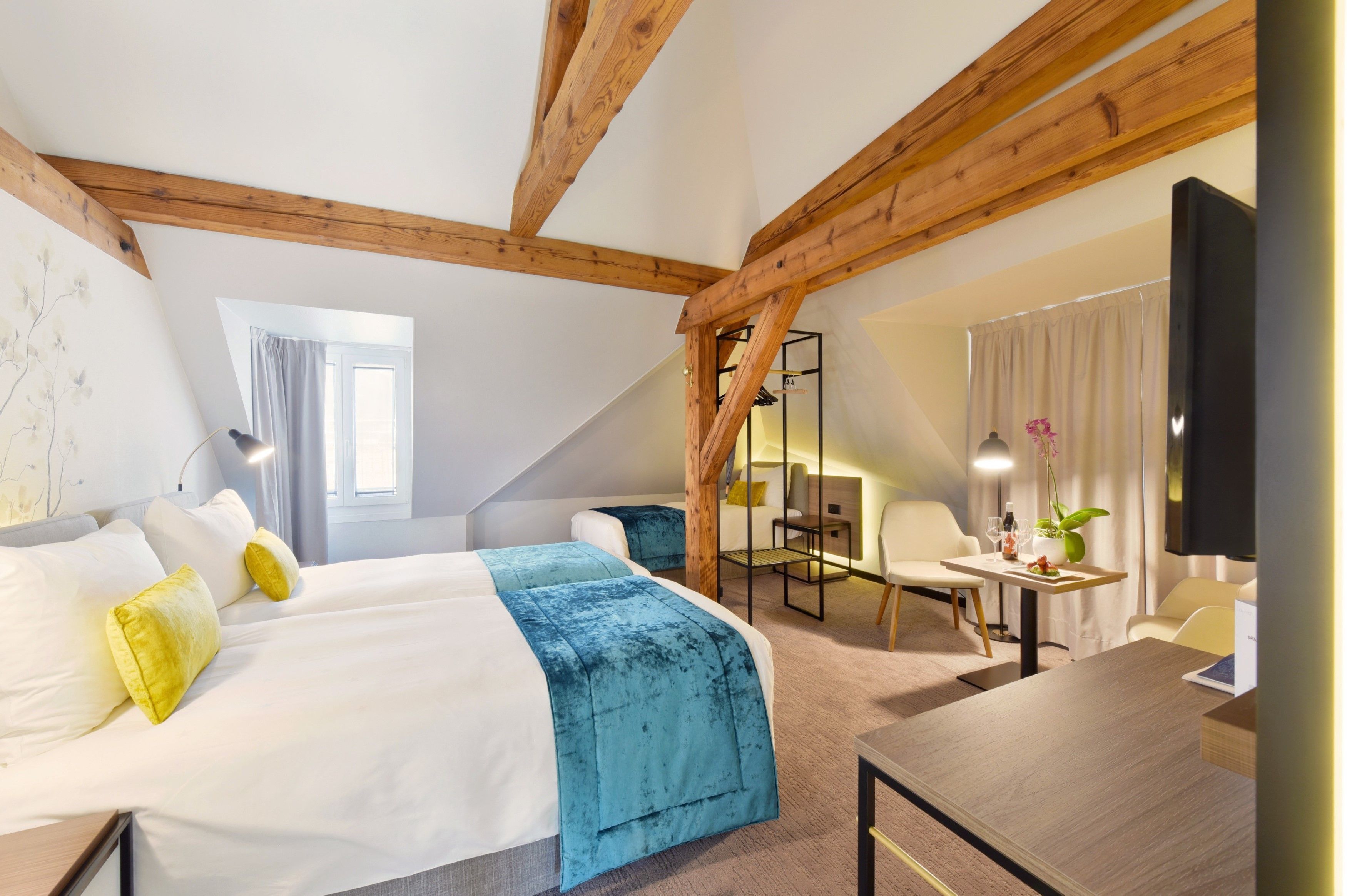 triple room | premium bedding, minibar, in-room safe, desk