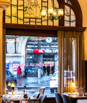 2 restaurants, breakfast, lunch, dinner served; international cuisine - Astra Hotel Vevey (Vevey)