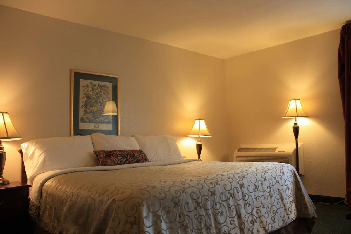 In-room safe, iron/ironing board, free WiFi, bed sheets