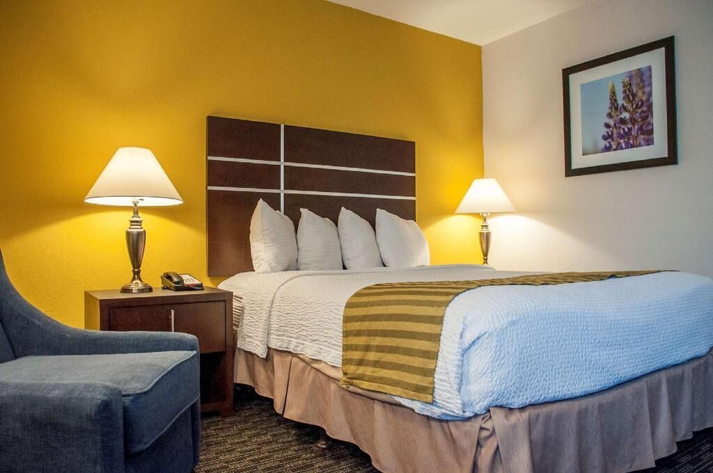 In-room safe, iron/ironing board, free WiFi, bed sheets