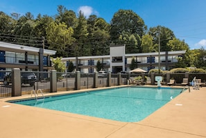 Outdoor pool, sun loungers