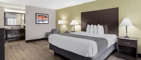 Standard Room, 1 King Bed, Non Smoking, Refrigerator & Microwave | In-room safe, desk, laptop workspace, soundproofing