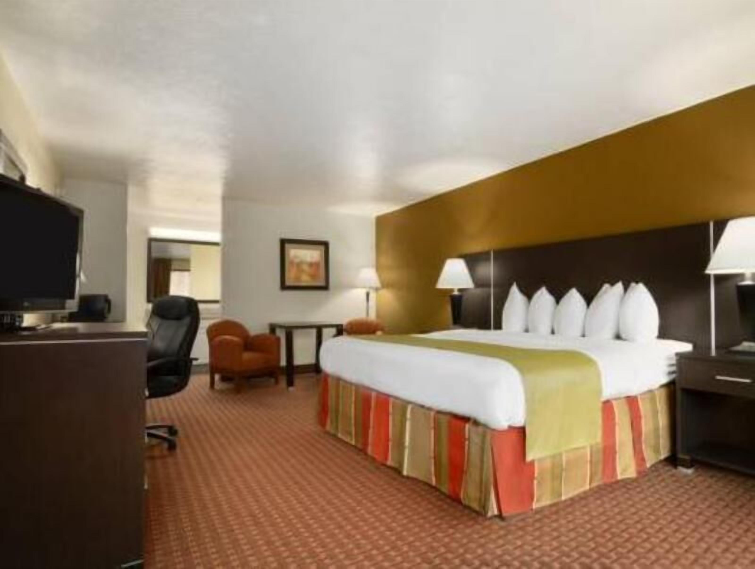 In-room safe, desk, laptop workspace, soundproofing