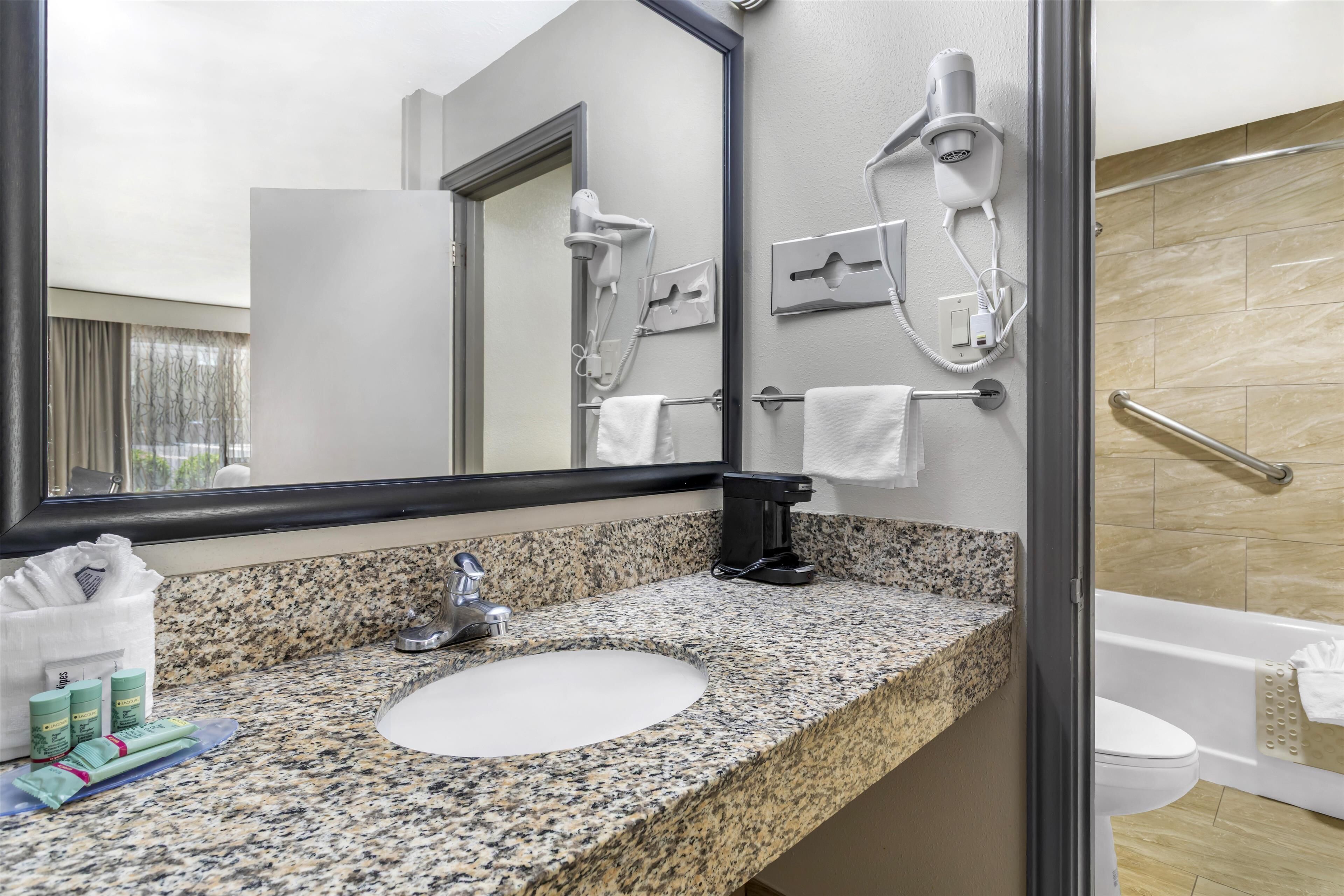 combined shower/bathtub, eco-friendly toiletries, hair dryer, towels