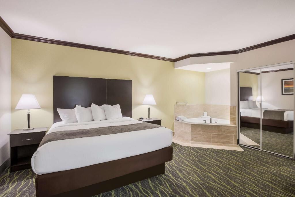 In-room safe, desk, laptop workspace, soundproofing