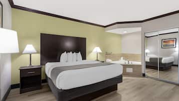 Standard Room, 1 King Bed, Non Smoking, Jetted Tub | In-room safe, desk, laptop workspace, soundproofing