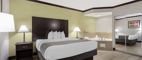 Standard Room, 1 King Bed, Non Smoking, Jetted Tub | In-room safe, desk, laptop workspace, soundproofing