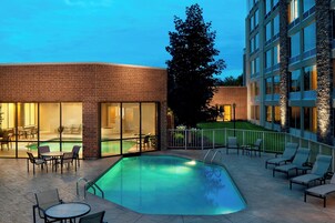 室内游泳池，室外游泳池