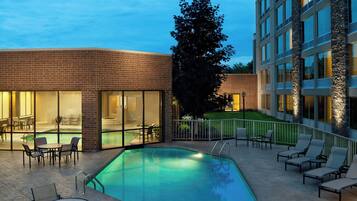 Piscina interna, piscina externa