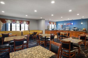 Free daily continental breakfast  - Baymont by Wyndham Waukesha (Waukesha)