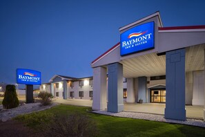 Exterior - Baymont by Wyndham Waukesha (Waukesha)