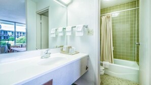 Bathroom - Guest Inn (Aiken)
