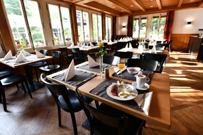 Daily buffet breakfast (CHF 19.50 per person)