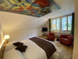 Roof | Allergikerbettwaren, Minibar, Zimmersafe, Schreibtisch
