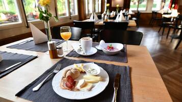 Desayuno buffet (CHF 19.50 por persona)