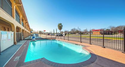 Econo Lodge San Marcos University Area