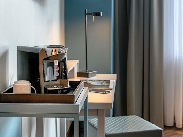 Hypo-allergenic bedding, in-room safe, desk, blackout curtains - Mercure Hotel Dortmund Centrum (Dortmund)