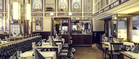 Breakfast, lunch, dinner served; local cuisine, alfresco dining