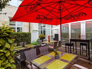 Breakfast, lunch, dinner served; local cuisine, al fresco dining  - Mercure Hotel Dortmund Centrum (Dortmund)