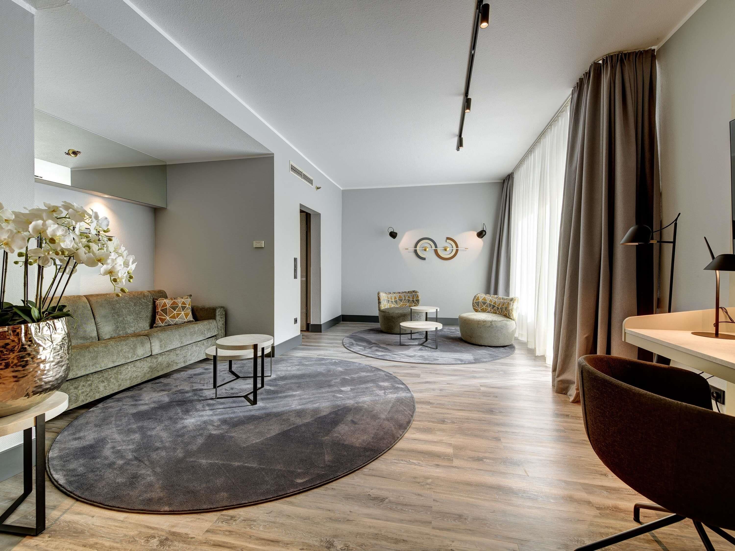 Suíte executiva, 1 cama King | Roupas de cama antialérgicas, cofres nos quartos, escrivaninha