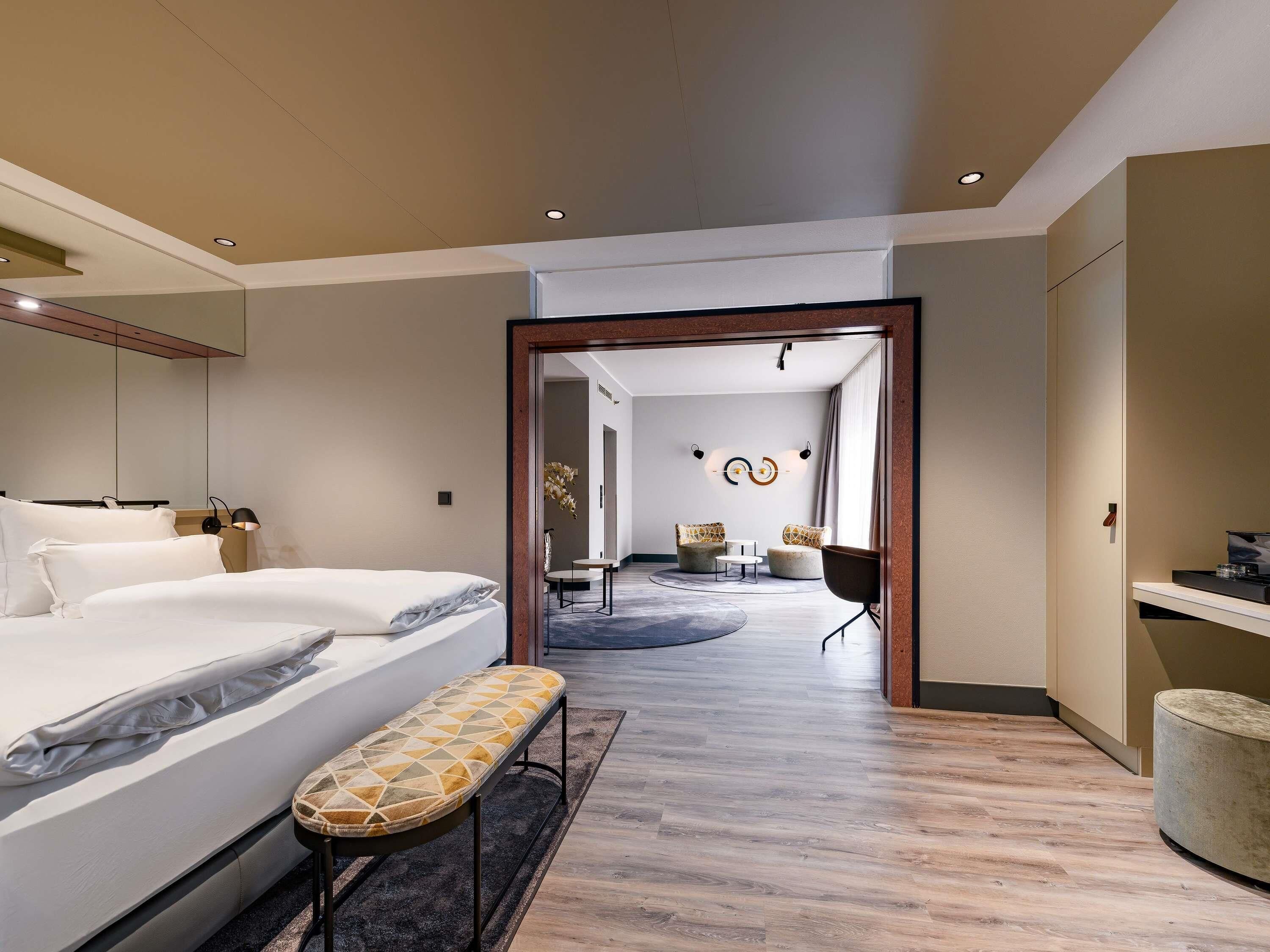 Suíte executiva, 1 cama King | Roupas de cama antialérgicas, cofres nos quartos, escrivaninha