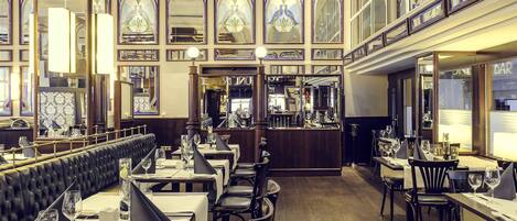 Breakfast, lunch, dinner served; local cuisine, alfresco dining