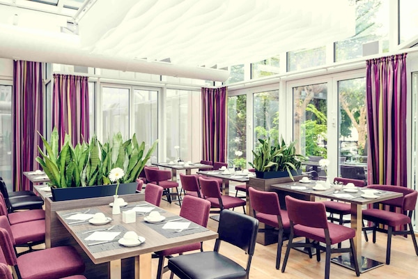 Breakfast, lunch, dinner served; local cuisine, alfresco dining